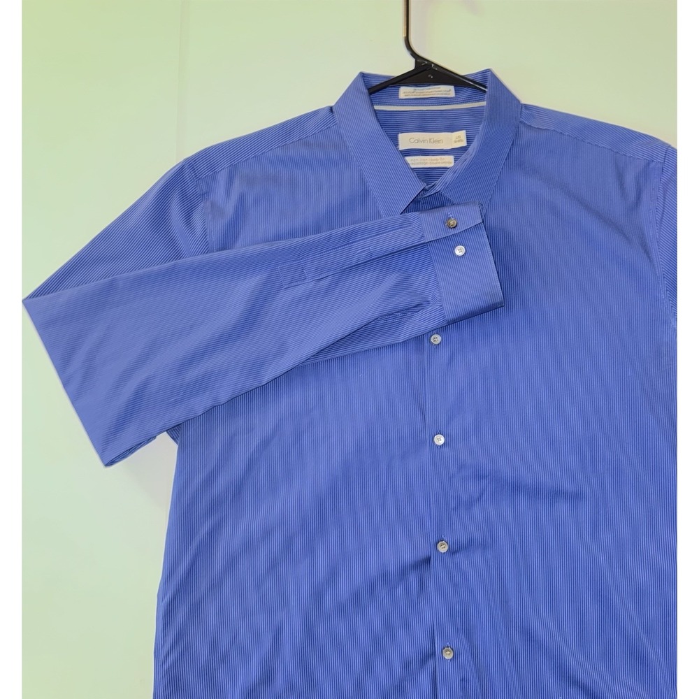 Men's 16-16 1/2-32/33 Calvin Klein Non-Iron Stretch Blue Button-Up Shirt